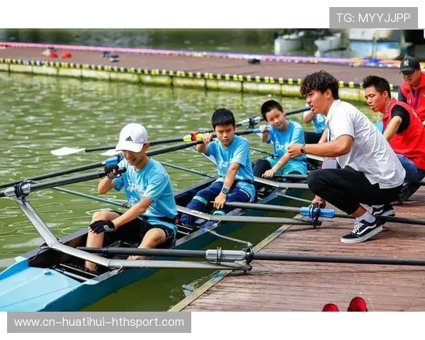 赛艇队推进同步动作改进，整体配合更自然