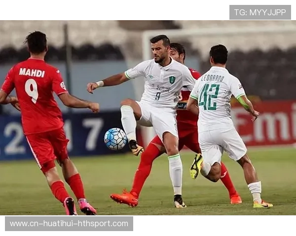 联赛焦点战上演，双方激战90分钟不分胜负，比赛焦点