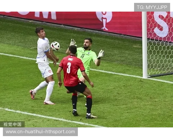 卢卡库背身一顶形成绝佳二次进攻机会