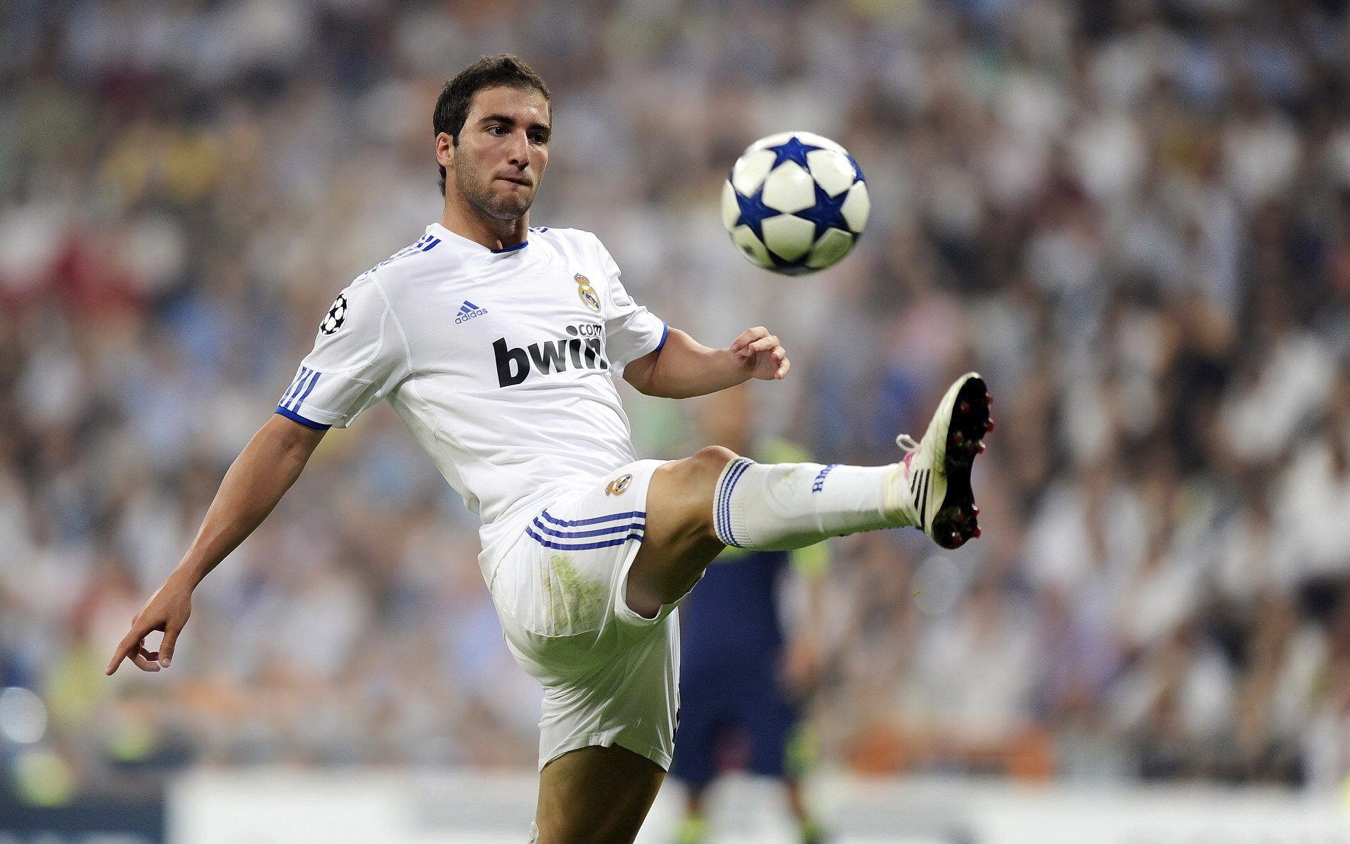 欧冠决赛球票秒售罄 二级市场炒至面值十倍引发舆论关注